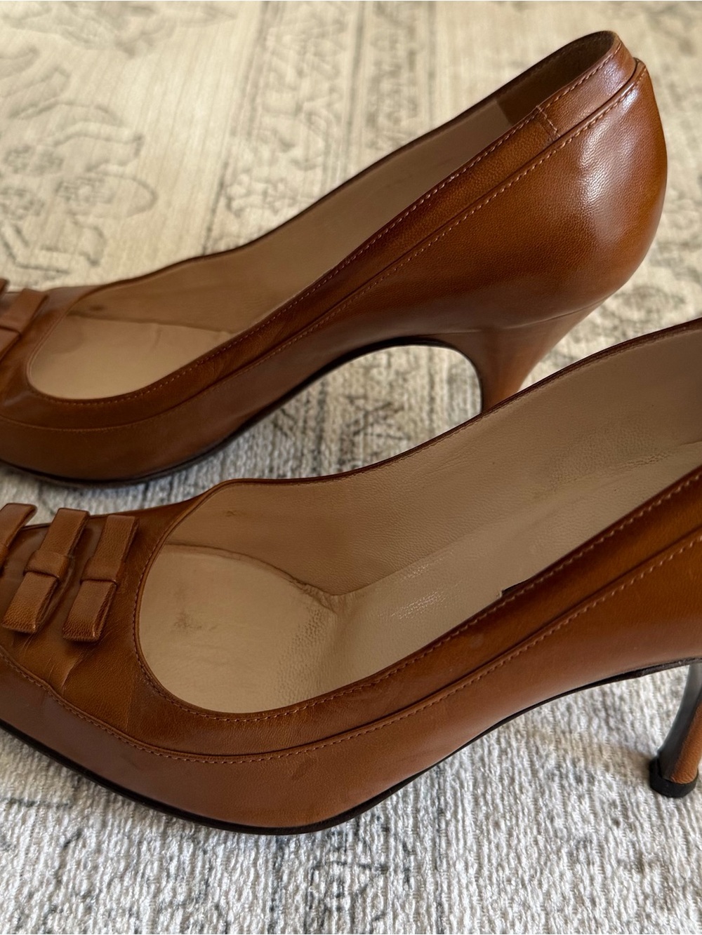 Sergio Rossi Tan Leather Pointed-Toe Pumps with Knot Detail - Picture 2 of 5